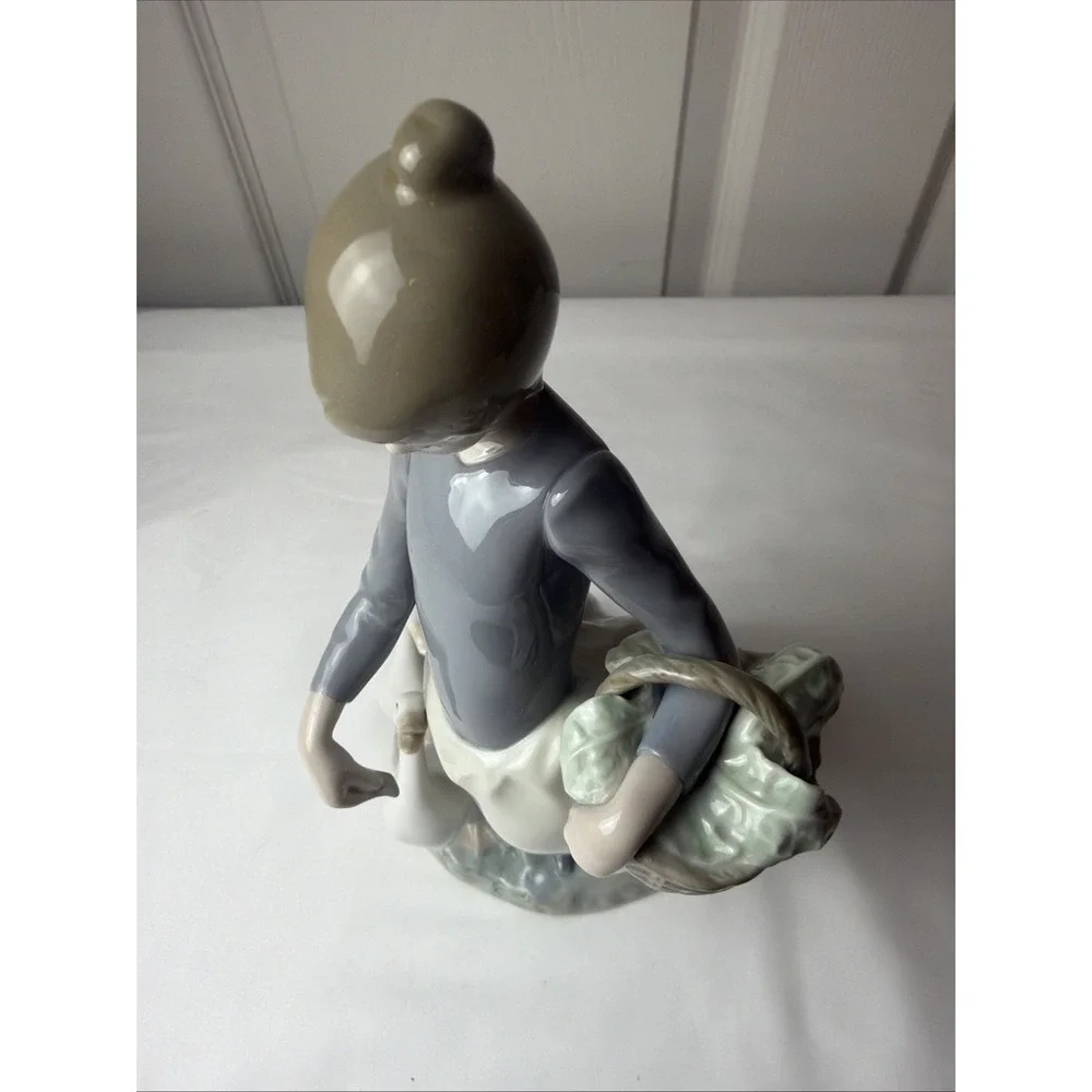 Rare Genuine LLADRO Porcelain‎ Girl Feeding Geese Spain 10 in. With Box